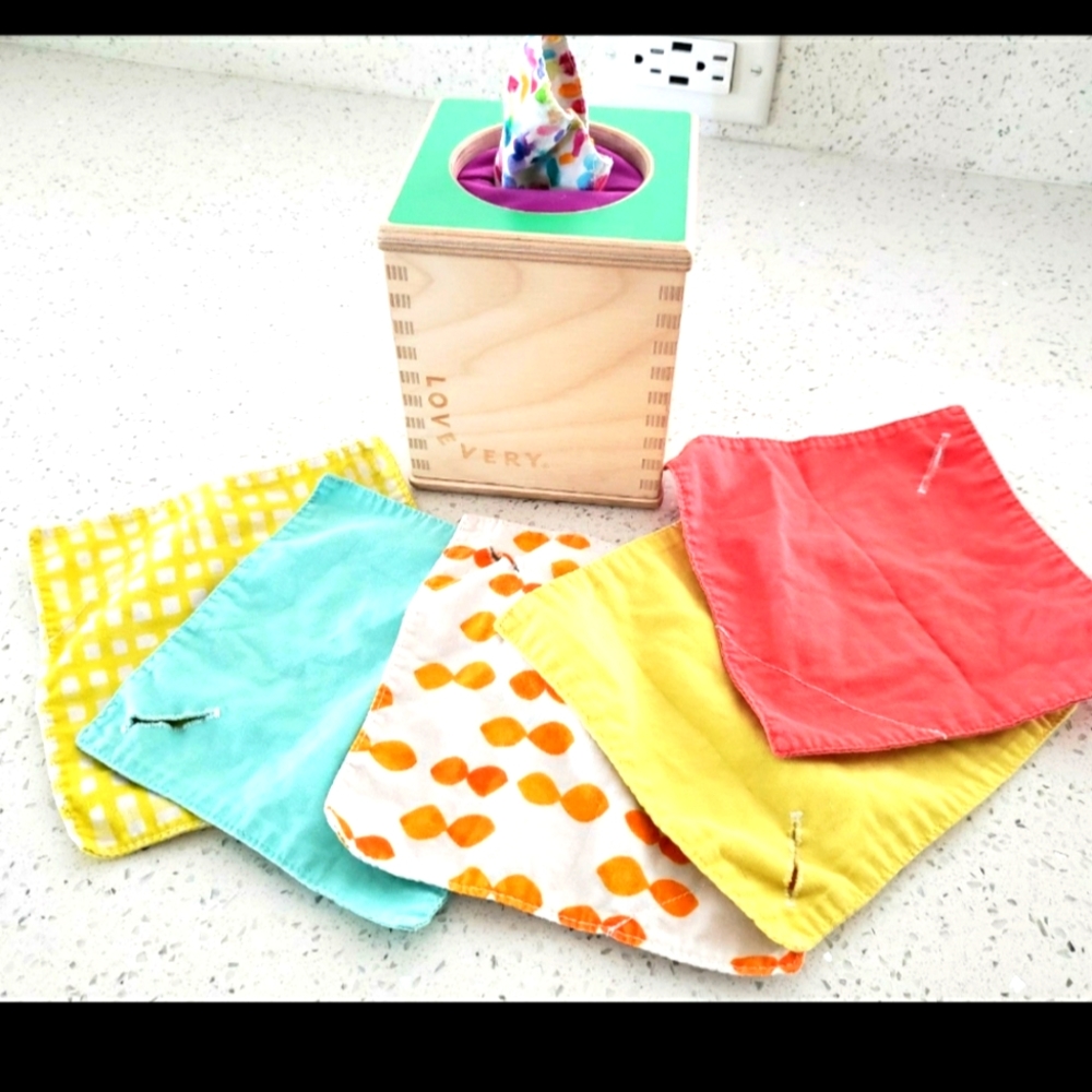 Lovevery Magic Tssue Box Sensory Toy Montessori Play Baby Infant Toy Wooden